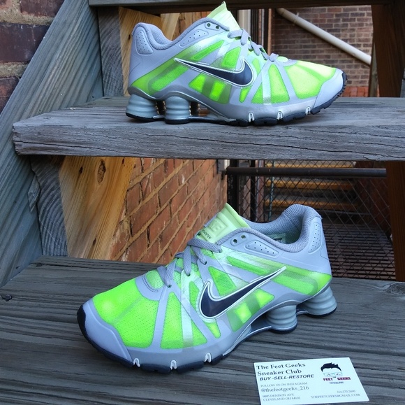nike shox roadster women's